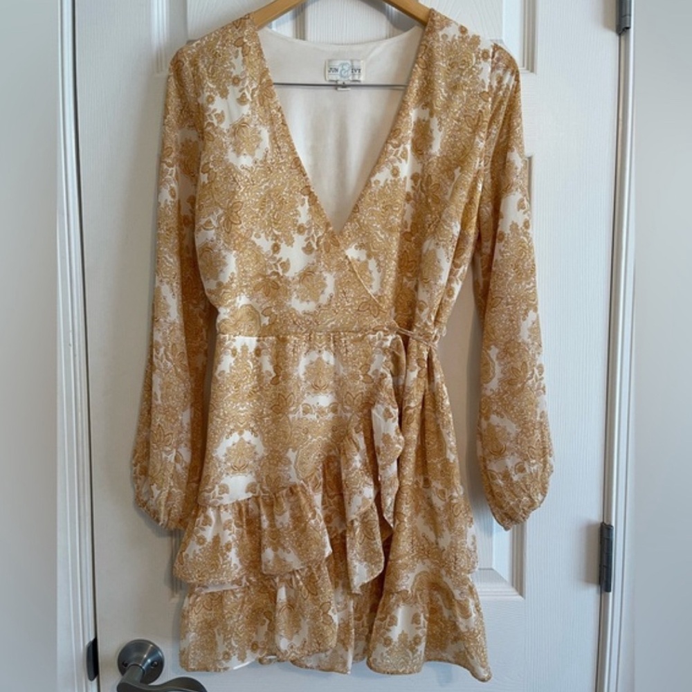Francesca's long sleeve jun and ivy yellow and white paisley wrap dress
